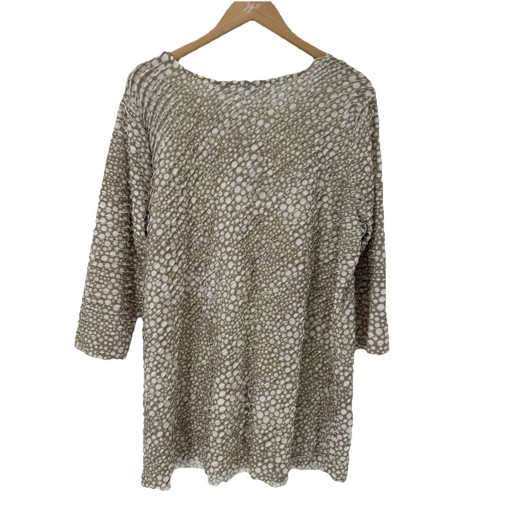 Susan Graver Size 1x Beige Knit Top Long Sleeve Shirt Ruffle Stretch Animal‎